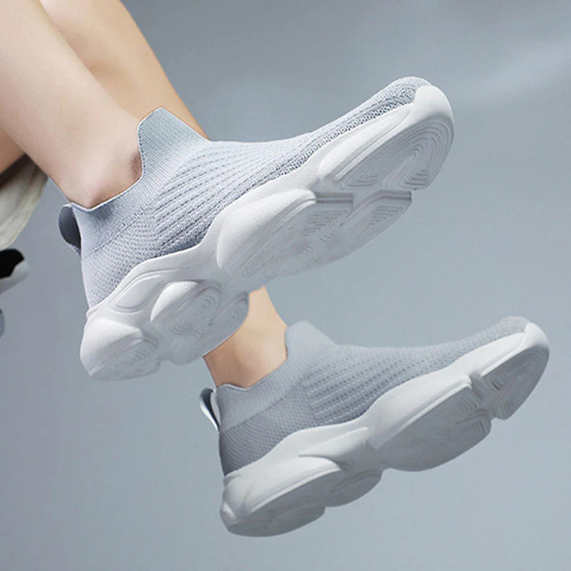 Men's and Women's Soft-sole Breathable Mesh Sneakers - Image 9