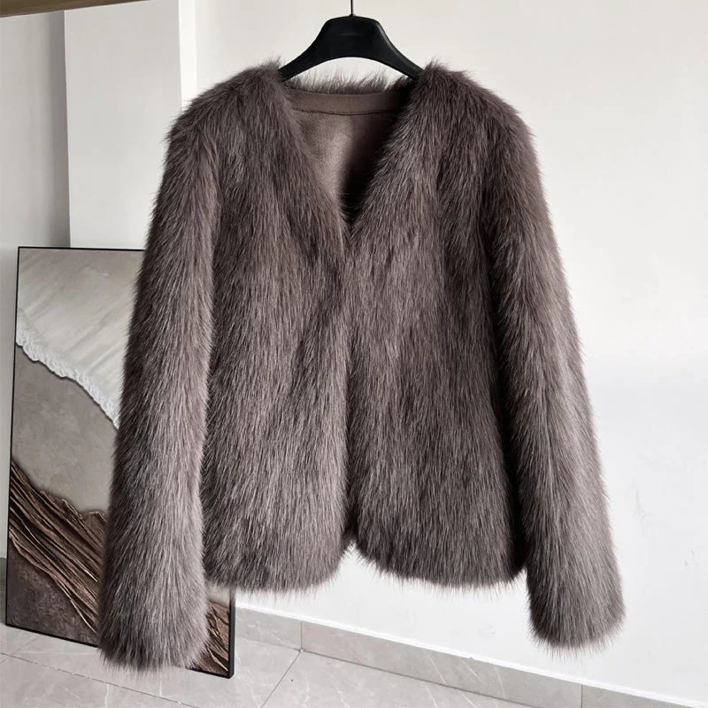 Women’s Gorgeous Faux Fur Coat - Image 10