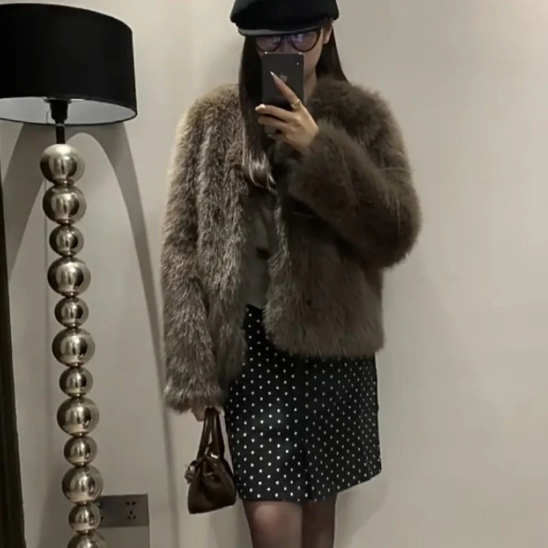 Women’s Gorgeous Faux Fur Coat - Image 2