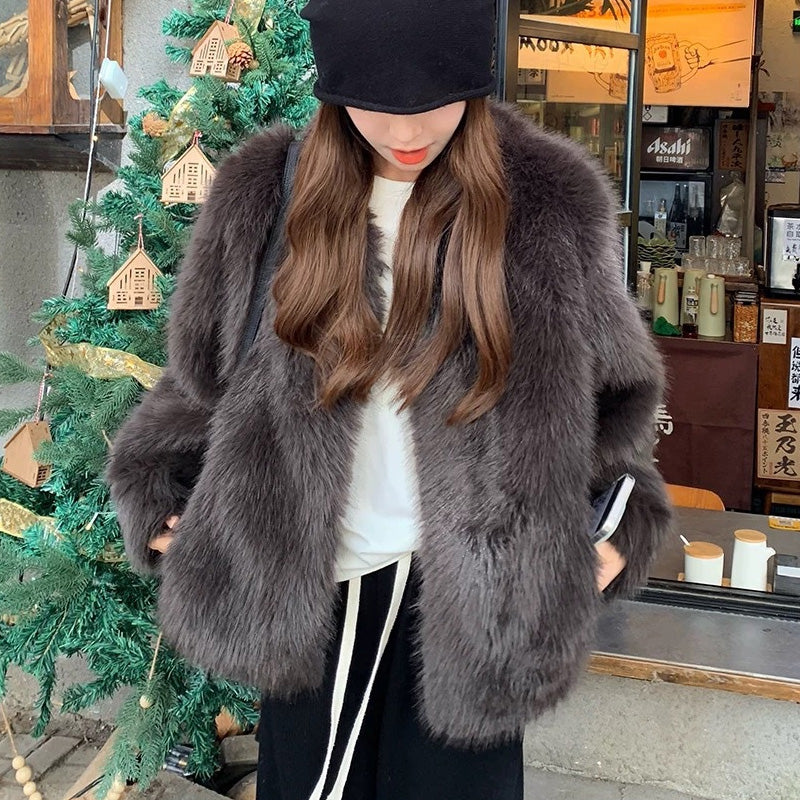 Women’s Gorgeous Faux Fur Coat - Image 6
